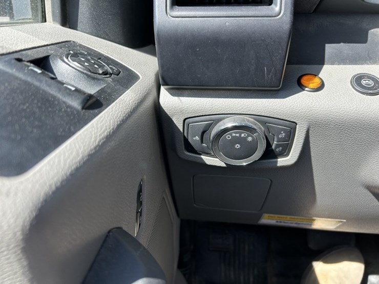 2016-ford-f150-xl-image-27