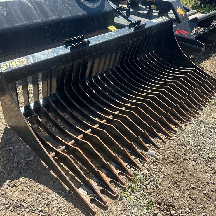 #3901 • Stinger Approx 78" Skid Steer Rock Bucket Attachment