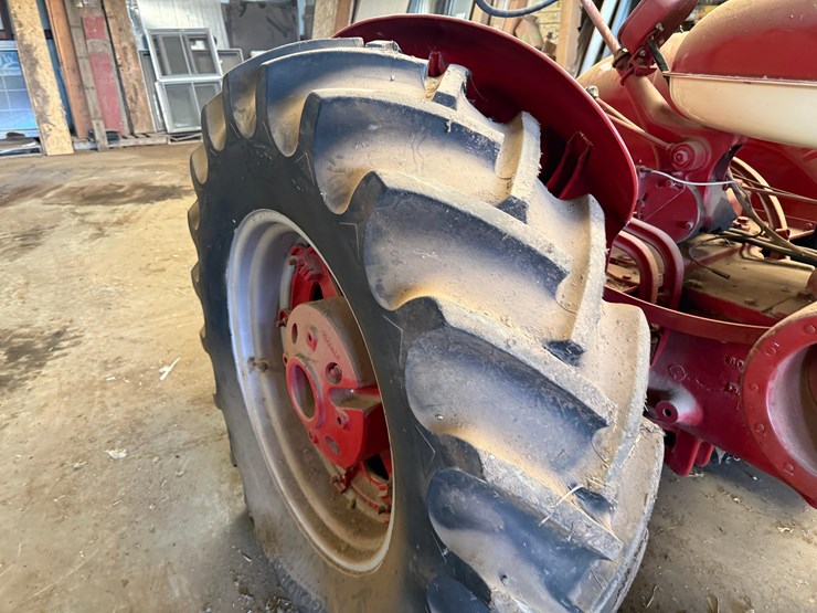 farmall-mccormick-w6-tractor-image-3
