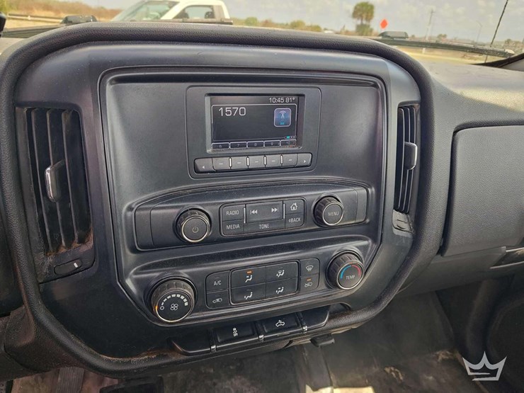 2017-chevrolet-silverado-2500hd-image-12