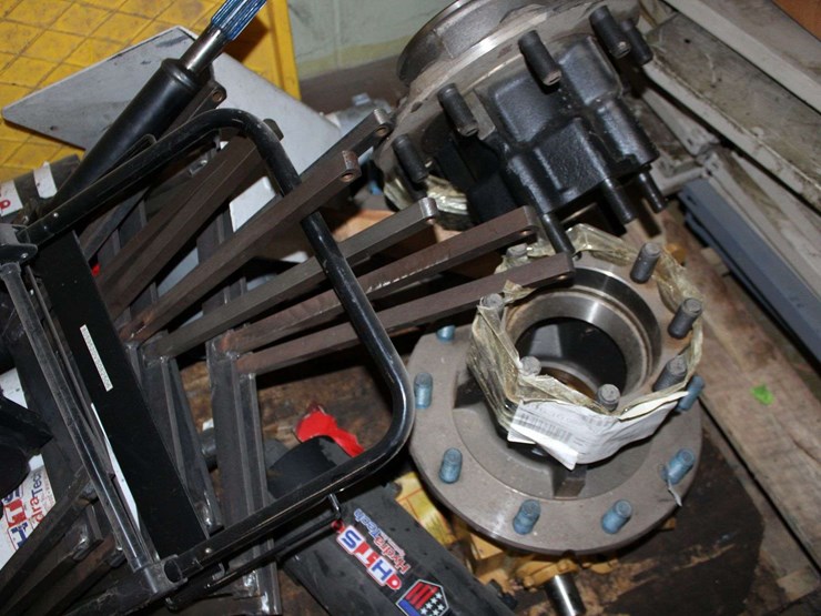pallet-of-various-automotive-parts-image-8