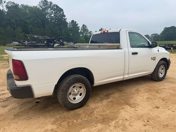 2019-ram-1500-classic-image-3