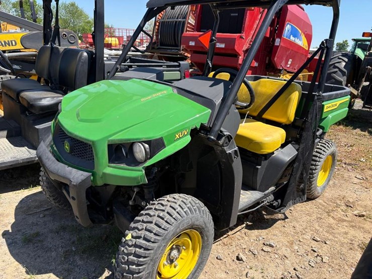 2022-john-deere-gator-image-2