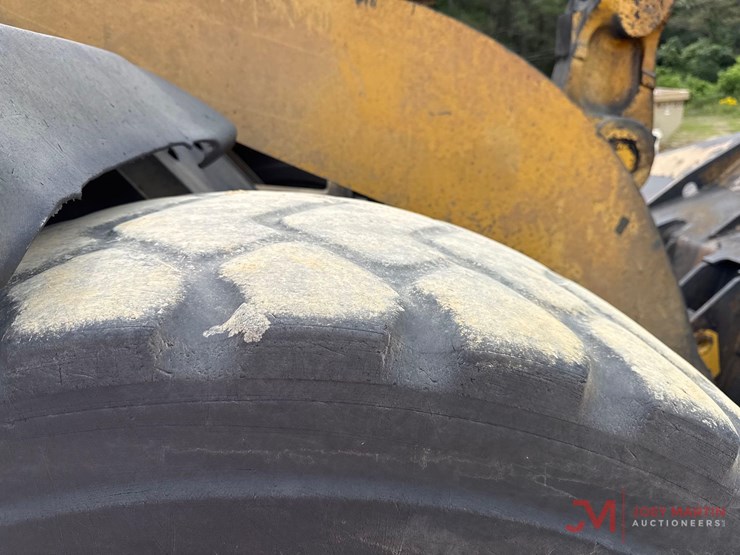 caterpillar-416-image-17
