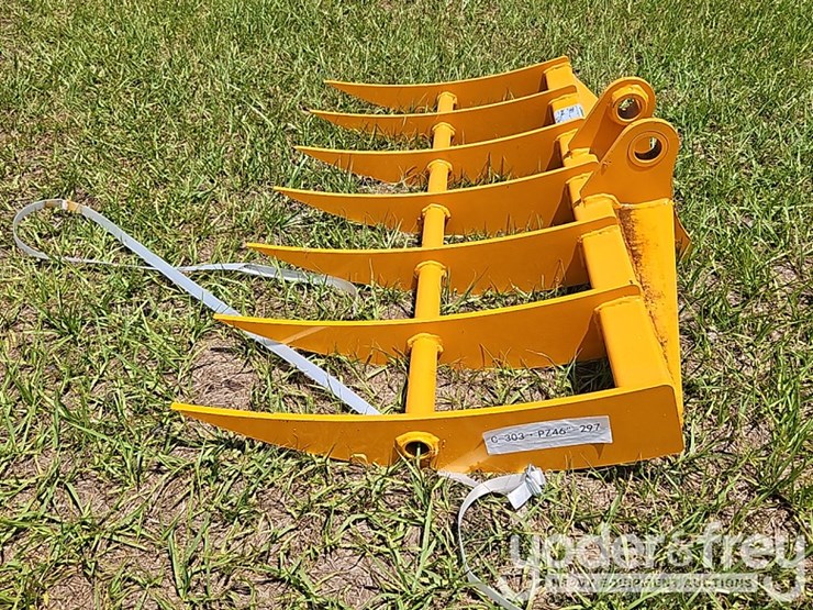 2026-caterpillar-303-image-3