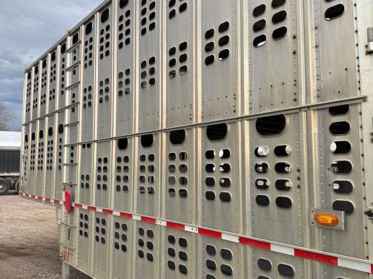 2008-wilson-livestock-trailer-image-35