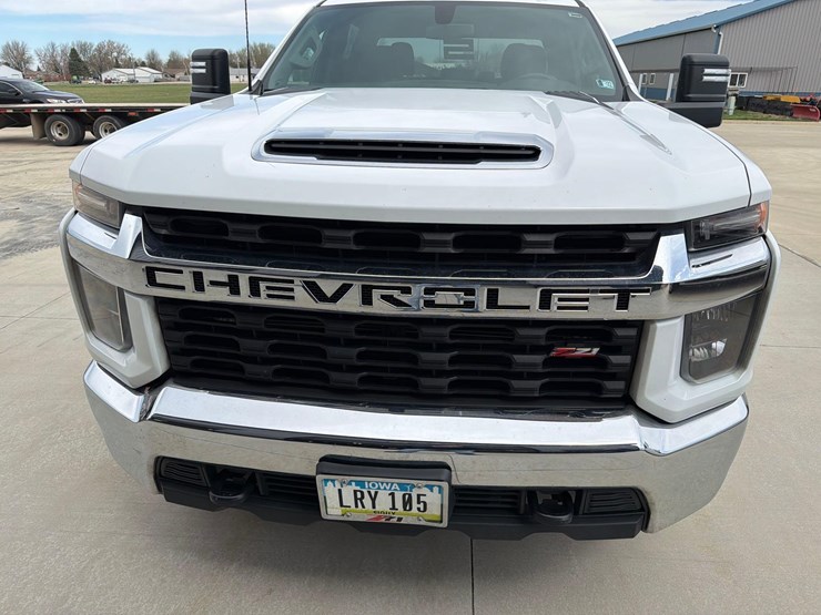 2021-chevrolet-2500hd-image-15