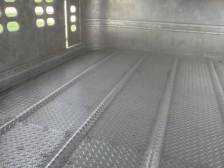 2008-wilson-livestock-trailer-image-76