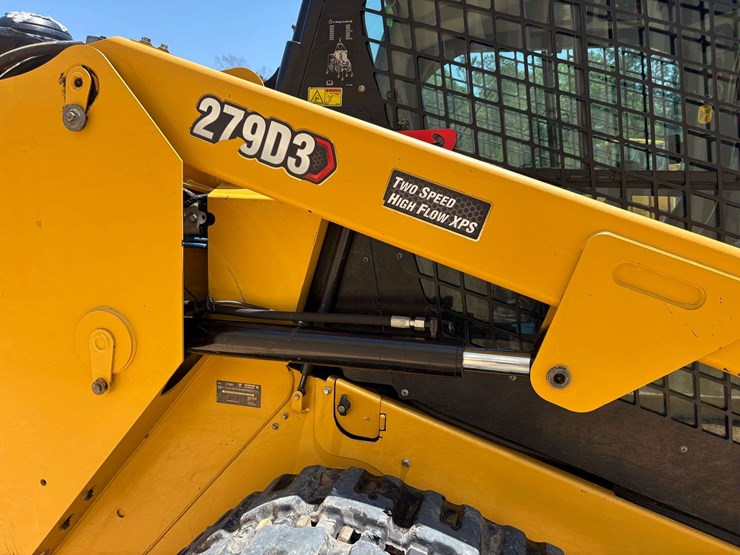 2021-caterpillar-279d3-image-36