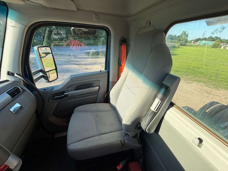 2016-kenworth-t880-image-28