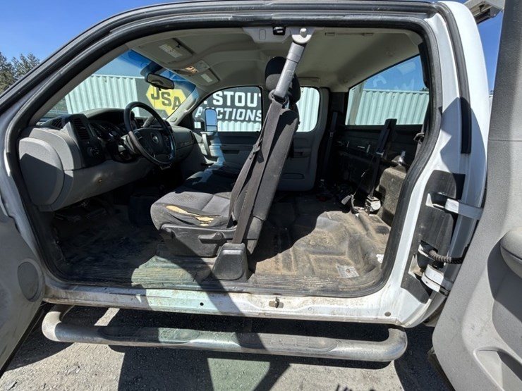 2012-chevrolet-silverado-2500-image-28