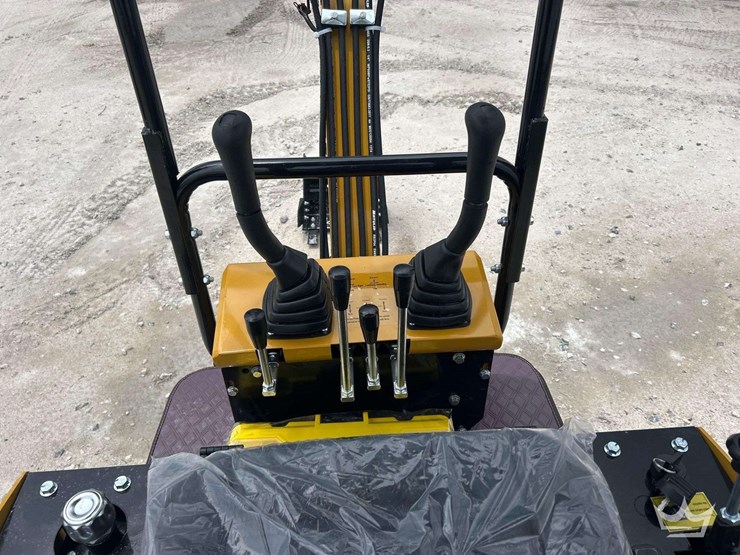 2026-cfg-industrial-h13r-mini-excavator-image-10