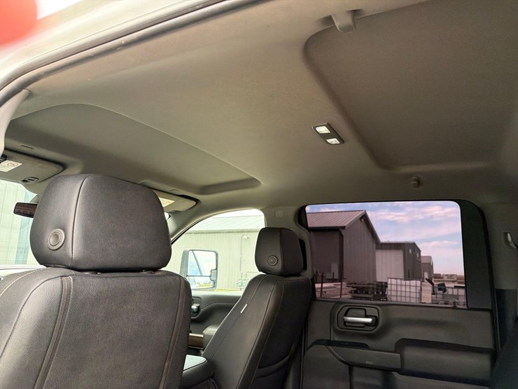2021-chevrolet-2500hd-image-57