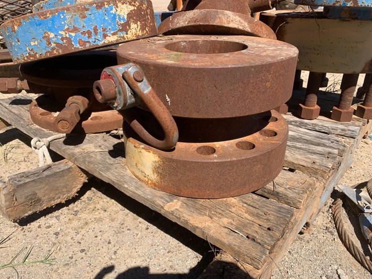 pallets-of-(2)-dsa-10k-flanges-(1)-dsa-5k-flange,-(1)-7-1/16-5k-spool,-(2)7-3/8”-and-8”-stripper-head,-image-7