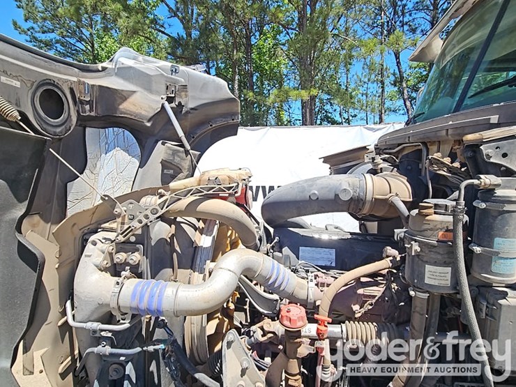 2021-mack-gr64f-image-21