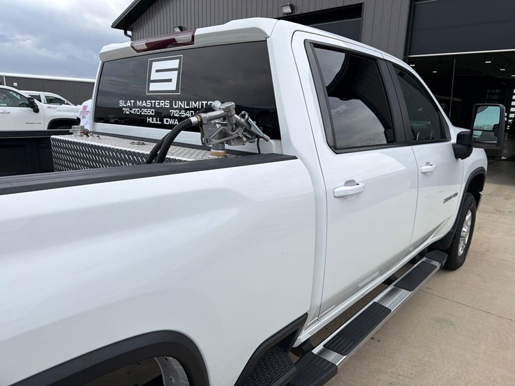 2021-chevrolet-2500hd-image-21