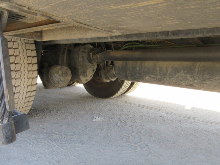 2016-freightliner-114sd-image-38