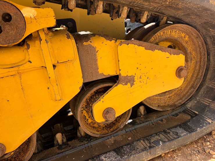 2021-caterpillar-279d3-image-28