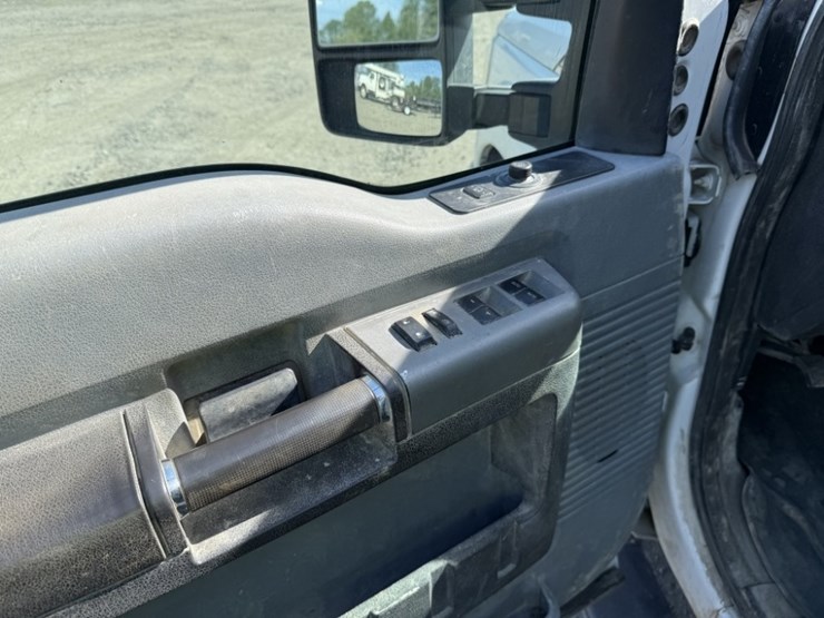 2016-ford-f350-sd-xlt-image-23