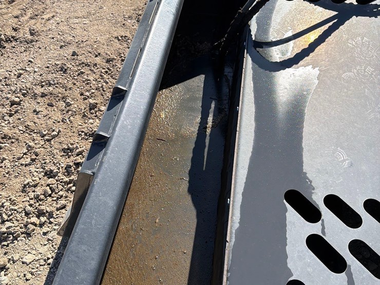 skidloader-quick-tach-74"-rock-rake-bucket-image-11