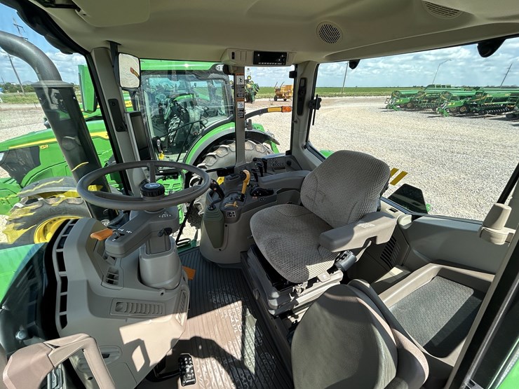 2024-john-deere-6155m-image-11