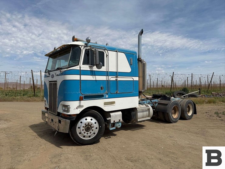 1984-peterbilt-362-image-1