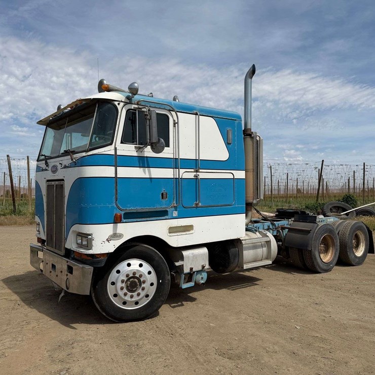 1984 PETERBILT 362