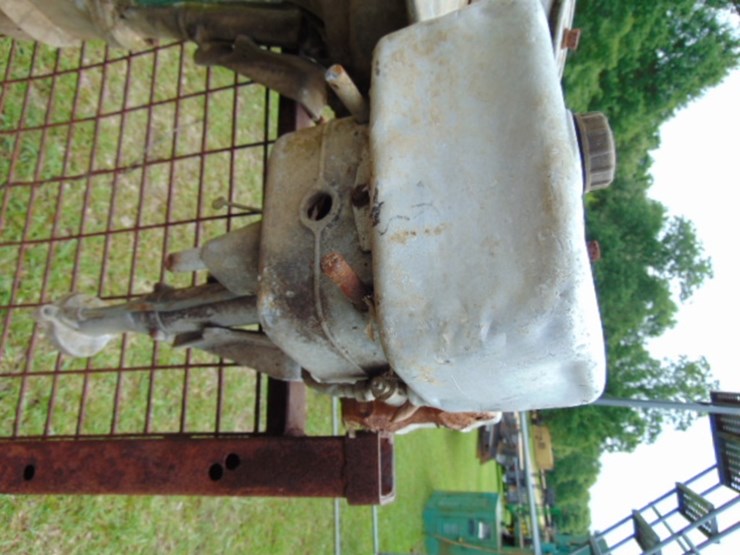 evinrude-antique-outboard-boat-motor-image-2