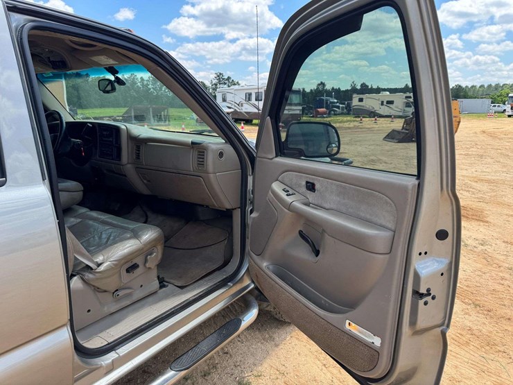 2002-gmc-sierra-3500-image-16