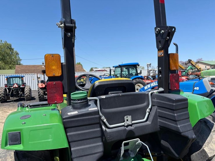 2019-john-deere-4044m-image-16