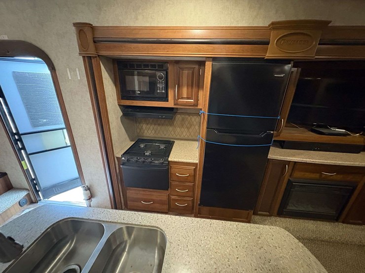2015-forrest-river-crusader-5th-wheel-travel-trailer-image-15