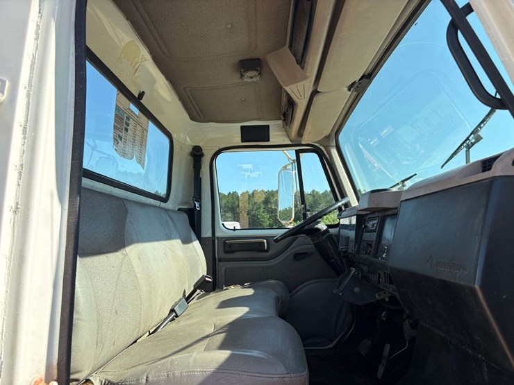 2000-international-4700-image-20
