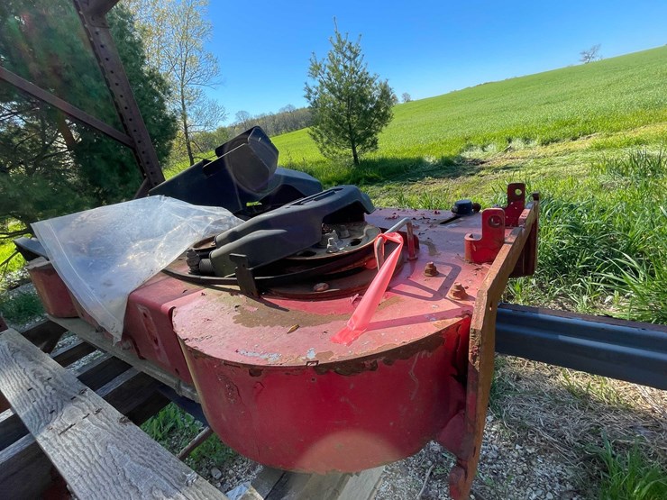 #6947-•-toro-riding-lawn-mower-image-22
