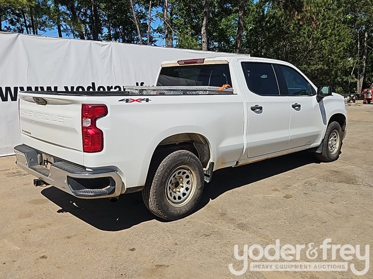 2022-chevrolet-1500-image-1