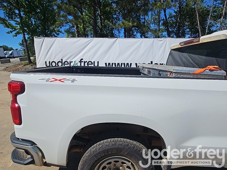 2022-chevrolet-1500-image-12