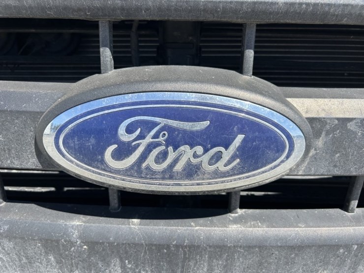 2016-ford-f150-xl-image-9