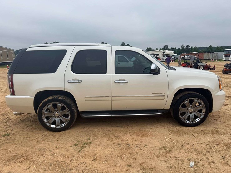 2011-gmc-yukon-image-7