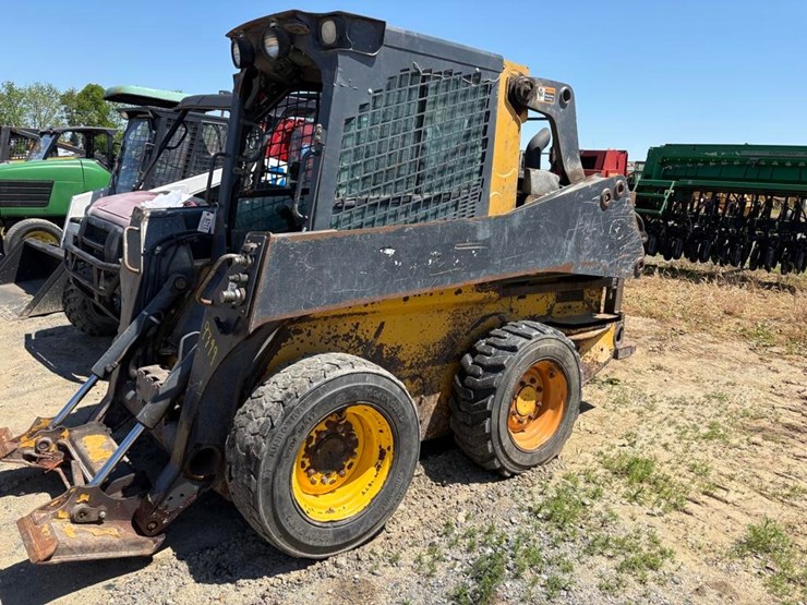 2018-deere-320g-image-1