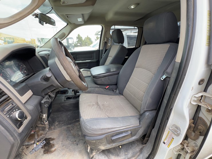 2011-dodge-3500-image-11