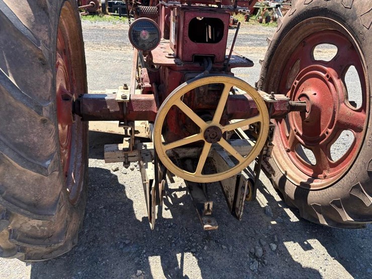 farmall-super-c-tractor-image-8