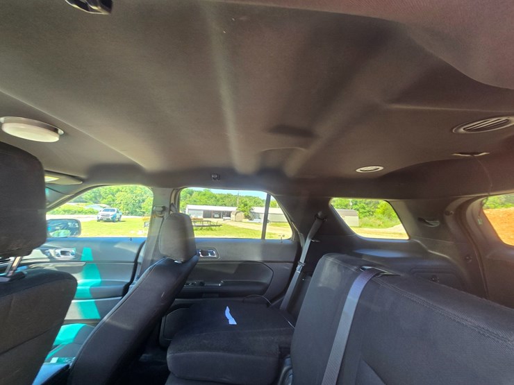 2015-ford-explorer-image-44
