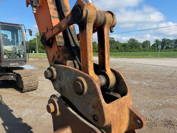 2015-hitachi-zx160-lc-image-14