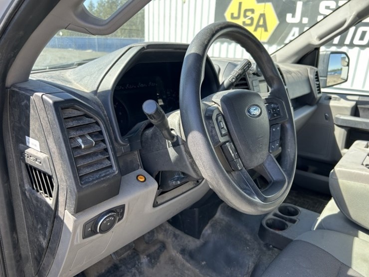 2016-ford-f150-xl-image-21
