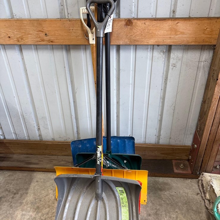 Snow Shovels/Pusher