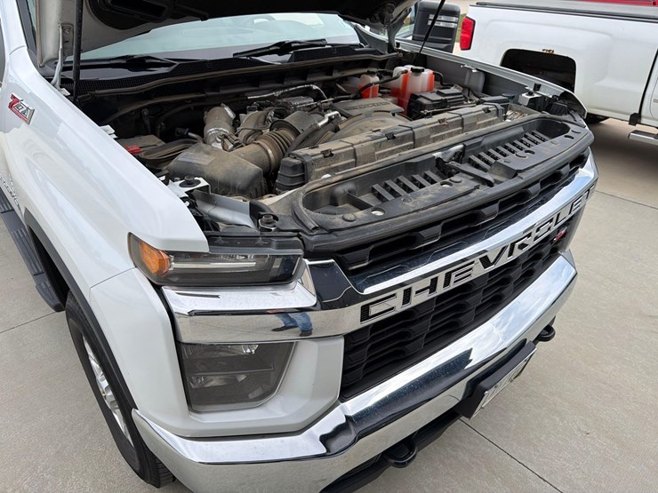 2021-chevrolet-2500hd-image-54