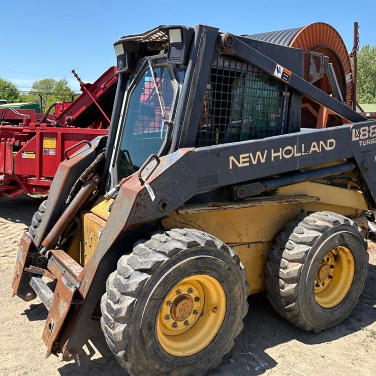 NEW HOLLAND LX885