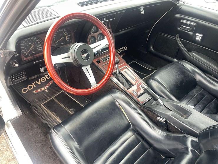 1979-chevrolet-corvette-t-tops-(32,664-miles-showing)-image-10