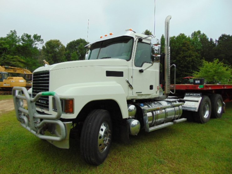 2019-mack-pinnacle-64t-image-1