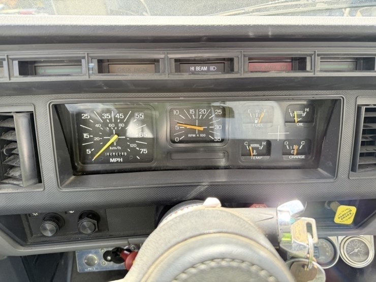 1995-ford-f800-image-32