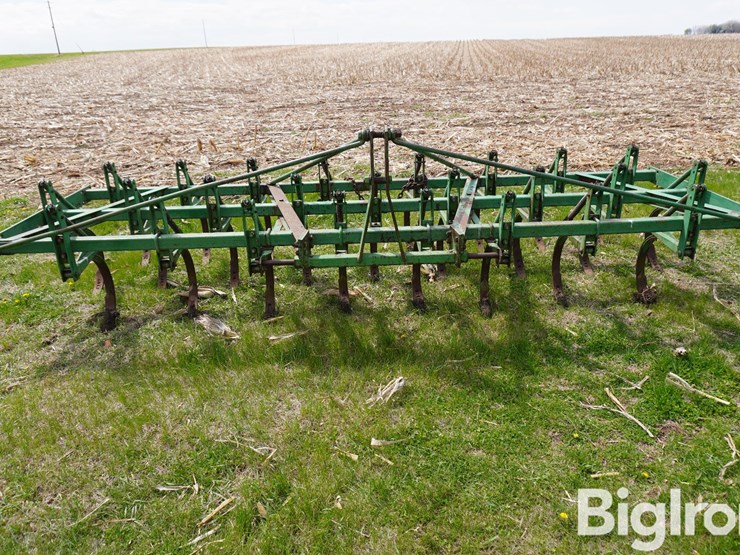 john-deere-12-image-2